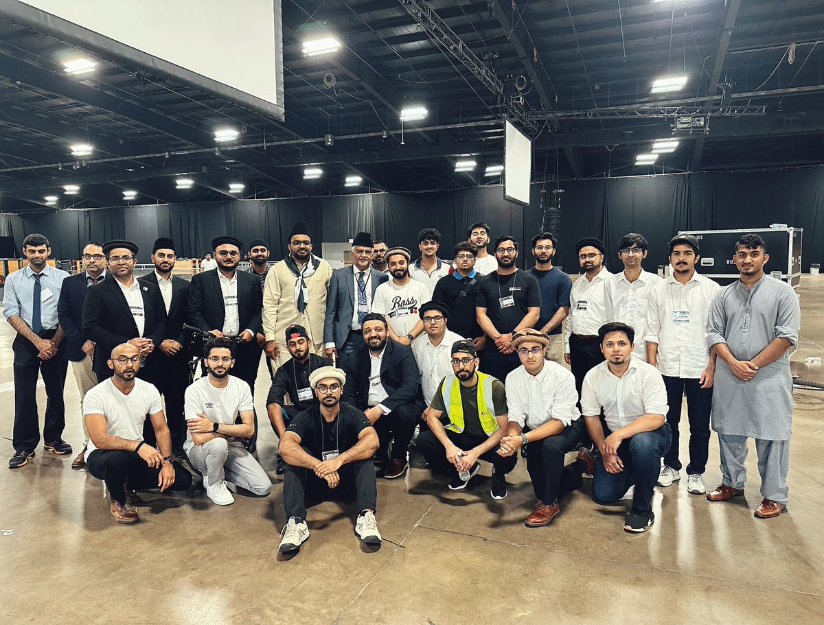 From the volunteers of the different chapters of Mississauga serving in Hospitality and Security at <a href="/Jalsa_Canada/">Jalsa Salana Canada 🇨🇦</a>. 🇨🇦 

We wish you all a blessed Jalsa Mubarak! ✨

#JalsaCanada #MKAC #UnitedUnderOne