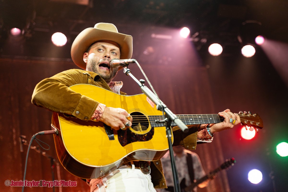 concertaddicts's tweet photo. Recap + photos of @CharleyCrockett + @thebobbytender performing at @commodorevcr  in #vancouver by @cryptic_photos https://t.co/g0NKFXUj7f #CharleyCrockett https://t.co/3F16VVfRed