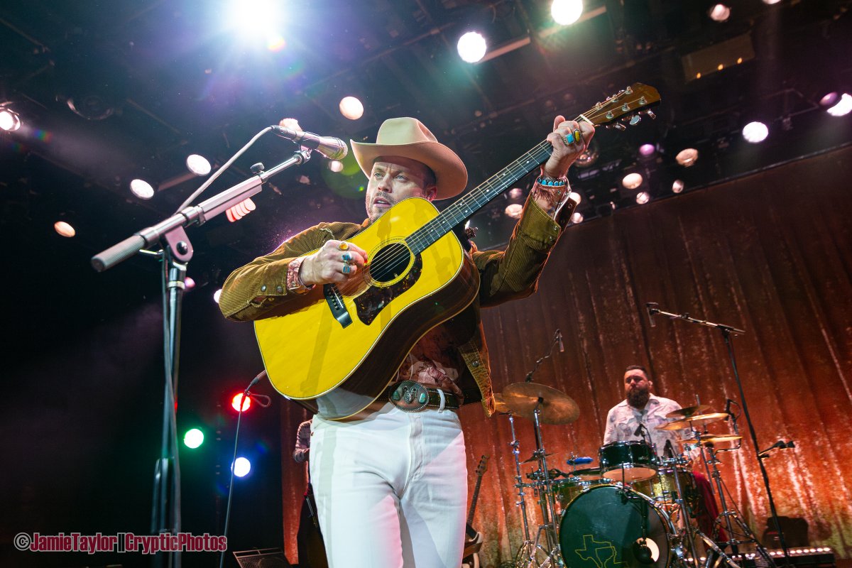 concertaddicts's tweet photo. Recap + photos of @CharleyCrockett + @thebobbytender performing at @commodorevcr  in #vancouver by @cryptic_photos https://t.co/g0NKFXUj7f #CharleyCrockett https://t.co/3F16VVfRed