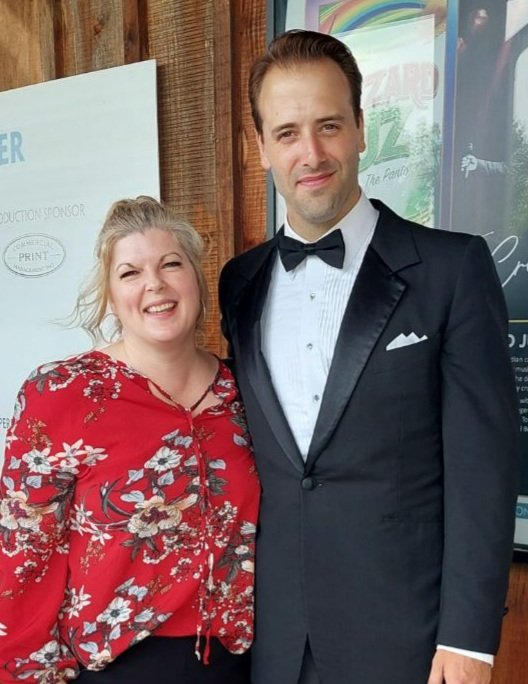 producergal_WR's tweet photo. Amazing performance by @MichaelVanhevel at #HuronCountyPlayhouse #TheCrooner @drayton_theatre! @adventurer_ash and I LOVED IT!!! Must see!! https://t.co/bylIaLJUvB