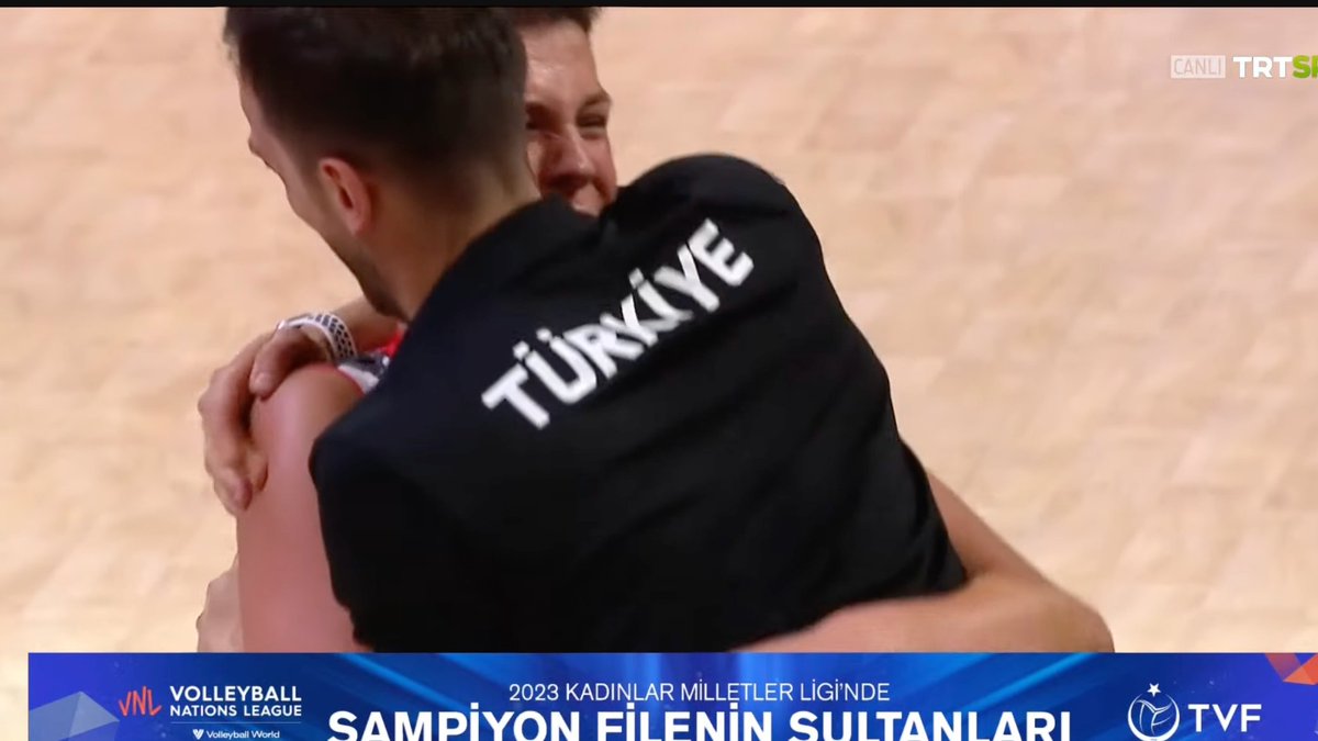 PsikdanS's tweet photo. İYİ Kİ VARSINIZ ! GURUR KAYNAĞIMIZ, TÜRKİYE CUMHURİYETİNİN AZİM VE  ÇALIŞKANLIK TEMSİLCİLERİ ☆☆☆
Bir kez daha iyi ki geldin Santarelli ve Vargas☆☆ #FileninSultanları https://t.co/6enxpUtPqT