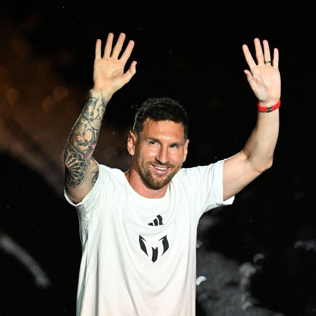 La sonrisa que tiene Messi lo dice todo, el muchachito está muy feliz, ya todo lo que el fútbol y la gente le exigió durante toda su vida para ser el mejor lo cumplió. Ahora hay que tener un poquito de paciencia y disfrutarlo diez veces más cuando viene con la Selección.