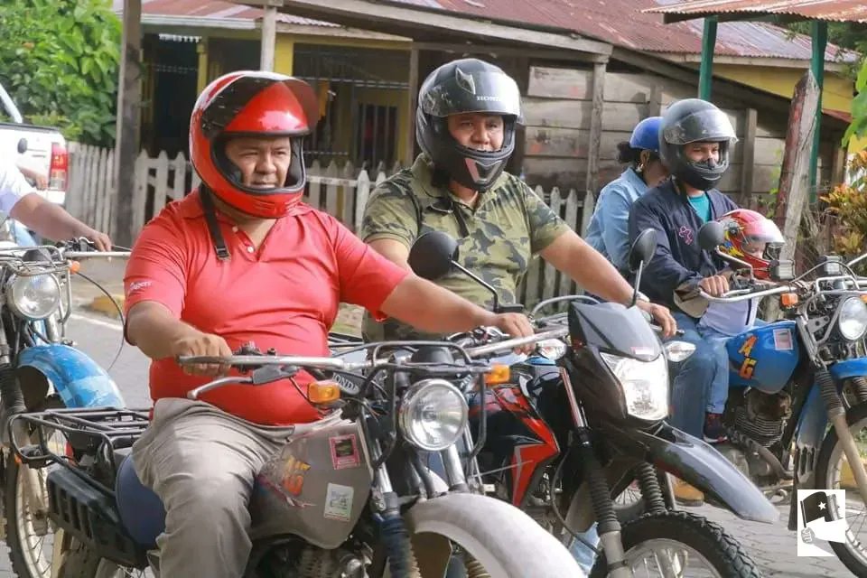 LaLuchaSigue79's tweet photo. #Nicaragua | Con una alegre y colorida caravana motorizada, la militancia Sandinista de #Siuna celebrac el #4419SiempreVictoriosos del triunfo de la revolución popular Sandinista.🙋🏻‍♂️🙋🏻‍♀️🏍️🚙🔴⚫ https://t.co/qWQdl9TPkJ