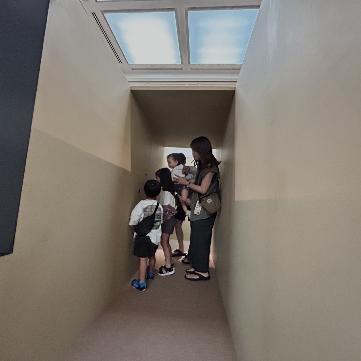 【会場の一部をご紹介💫】
「おしいれのぼうけん」エリアでは実際におしいれの中に入ることができますよ。
おしいれの中には何があるんでしょうか...🫣