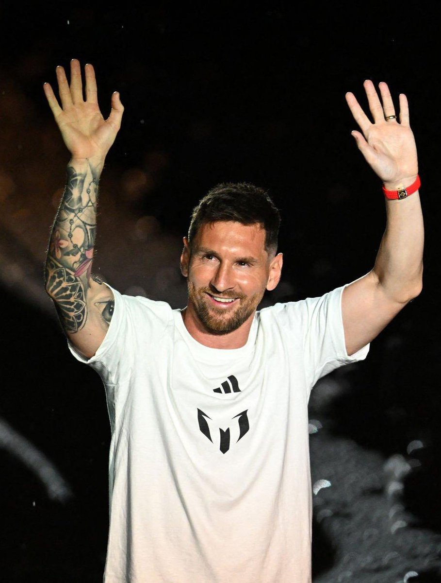 KwesiFCB's tweet photo. The Moment #Messi https://t.co/mzWsLiDbh4
