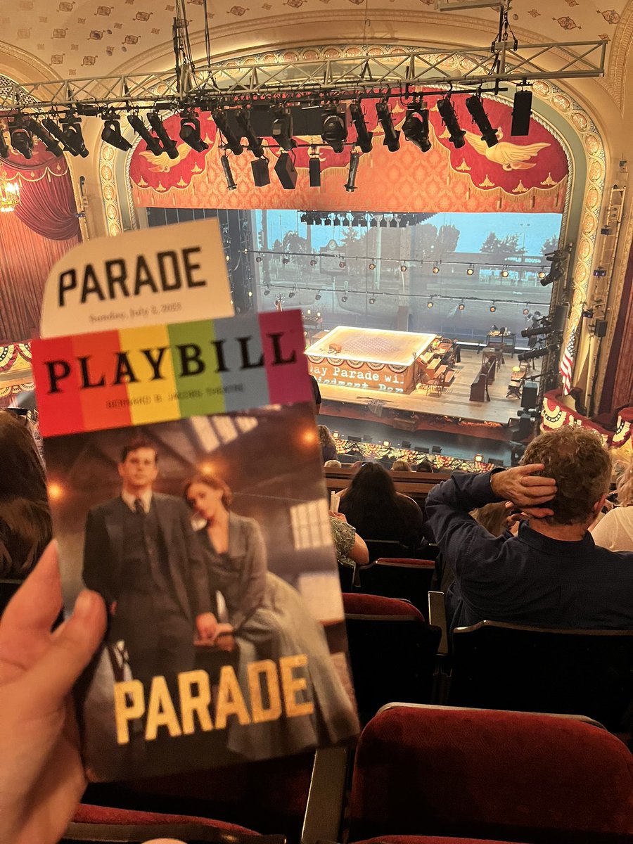 emilylaiker's tweet photo. Just a gal living her dream in the big apple🍎
2nd time in 2 weeks I’ve gone to see @paradebway and managed to meet Ben beforehand- incredible!! https://t.co/CSSxiZHMIV