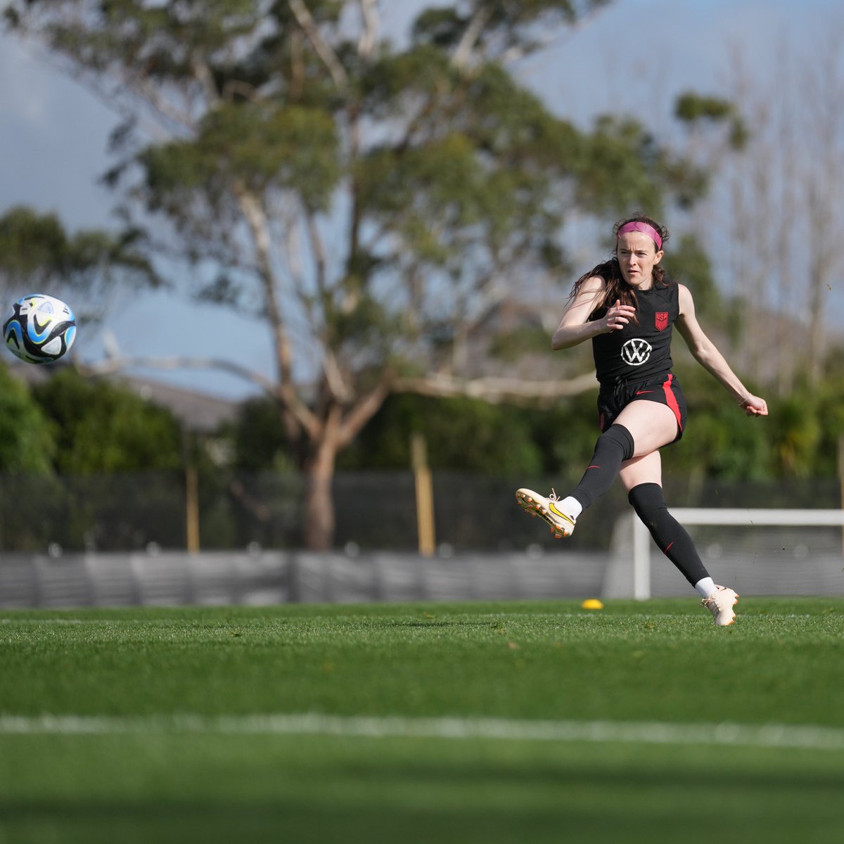USWNT's tweet photo. The Lavelle left 💥 https://t.co/T33wjy6GCz
