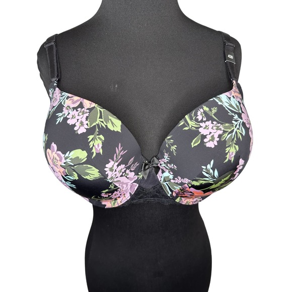 2chicksandacam2's tweet photo. So good I had to share! Check out all the items I'm loving on @Poshmarkapp #poshmark #fashion #style #shopmycloset #torrid: https://t.co/uOBzwGqzM0 https://t.co/QhYM4CR8ds