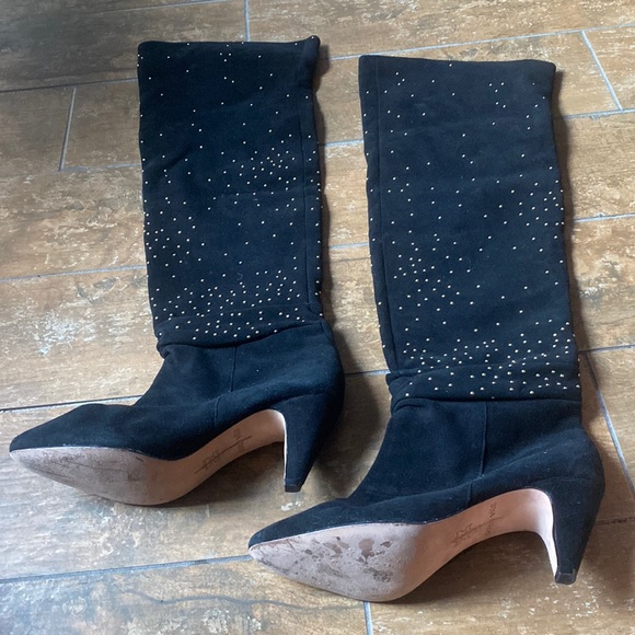 shopCeceliaB's tweet photo. So good I had to share! Check out all the items I'm loving on @Poshmarkapp #poshmark #fashion #style #shopmycloset #dolcevita: https://t.co/Rhr7VZTt03 https://t.co/PKpy9tsedy
