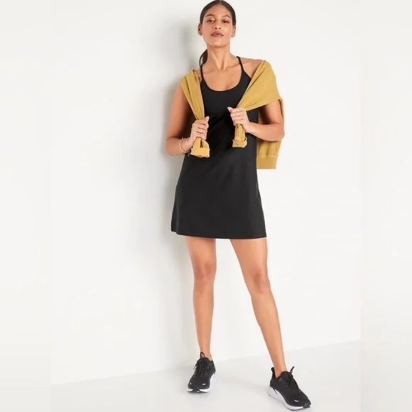 LaReesCloset's tweet photo. So good I had to share! Check out all the items I'm loving on @Poshmarkapp from @ShannonNic50 #poshmark #fashion #style #shopmycloset #oldnavy #raedunn: https://t.co/IaQztYz0tK https://t.co/ISPjVBs9sy