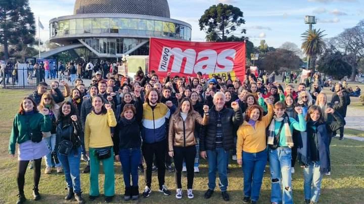 ChinoHeberling's tweet photo. #DomingoAnticapitalista con la juventud del Nuevo MAS CABA en el #Planetario.
Presentamos las propuestas del Nuevo Mas - Izquierda en la Ciudad con Manuela Castañeira Federico Winokur 
Violeta Alonso Marina Hidalgo Robles 

#NuevoMAS #Lista13  #izquierdaenlaciudad
#Lista350 https://t.co/2CCPbVtDK2