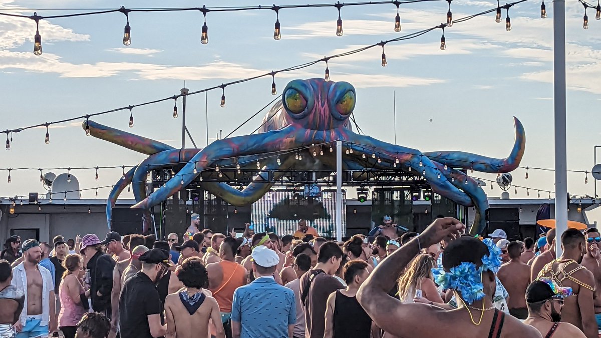MyStro (@mystropro) on Twitter photo I can't believe this moment - <a href="/roger_shah/">Roger Shah</a> playing a #Sunlounger set here in #SanDiego for <a href="/UnitedWeGroove_/">UnitedWeGroove</a>! Dreams in trance do come true! <a href="/EDMIdentity/">EDM Identity</a> 💕 I can't believe this moment - <a href="/roger_shah/">Roger Shah</a> playing a #Sunlounger set here in #SanDiego for <a href="/UnitedWeGroove_/">UnitedWeGroove</a>! Dreams in trance do come true! <a href="/EDMIdentity/">EDM Identity</a> 💕