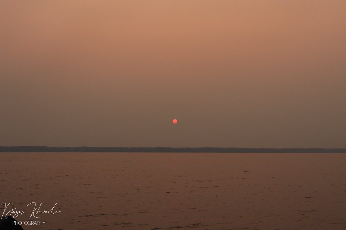 Quite a smoky sunset this evening over the reservoir… sun disappeared roughly 20 minutes before sunset as well. 🔥 

#PAwx #smoke #wildfiresmoke #sunset #photography #pennsylvania