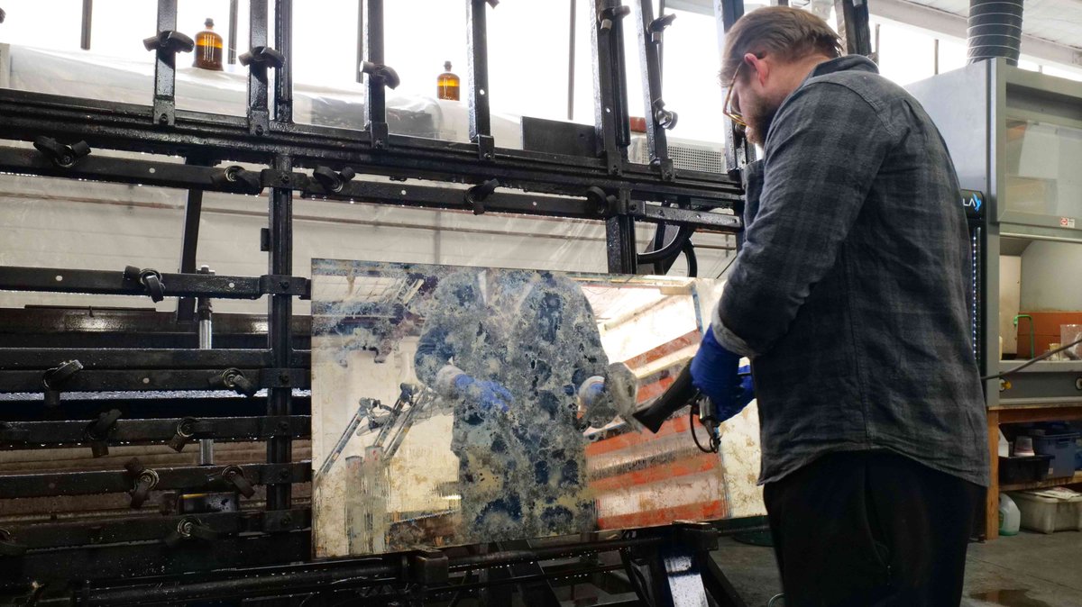 It was wonderful being in the studio with Mason Family Trust Fellow Luke Price from Outlines Mirrors. Luke showed us how to make a mirror, which he will be researching further in his Fellowship. To view more of Luke's work visit:
outlines.com.au

#fellowship #silversmith