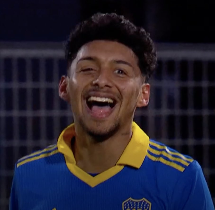 la12tuittera's tweet photo. SONRÍE EL FÚTBOL 🎩⚽ https://t.co/kPegRbjRNa