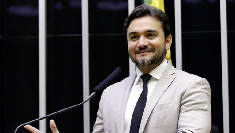 circuitomundo's tweet photo. O deputado federal pelo estado do Pará Celso Sabino é o novo ministro do Turismo. A nomeação foi publicada na sexta-feira 14, no Diário Oficial da União. Natural de Belém, o deputado tem 44 anos e é formado em Direito e Administração. 

Auditor

https://t.co/qS3ltkmS4a https://t.co/17LNlwotSO