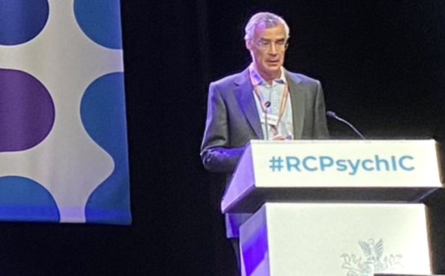 joannamoncrieff's tweet photo. Royal College of Psychiatrists discusses the 'antidepressant wars' with only one side in the room (again). What's wrong with letting psychiatrists hear the other side and make up their own minds? https://t.co/TaGU4WRfSU