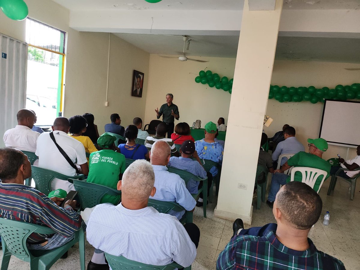haivanjoe's tweet photo. Bajo una intensa lluvia pudo desarrollarse el encuentro con los dirigentes de la @FPcomunica del municipio de Monte Plata en la mañana de hoy domingo y como las condiciones del tiempo no le permitió asistir a la señora que se aprecia en la imagen, decidí visitarla a su casa. https://t.co/K5QEMXxbxm