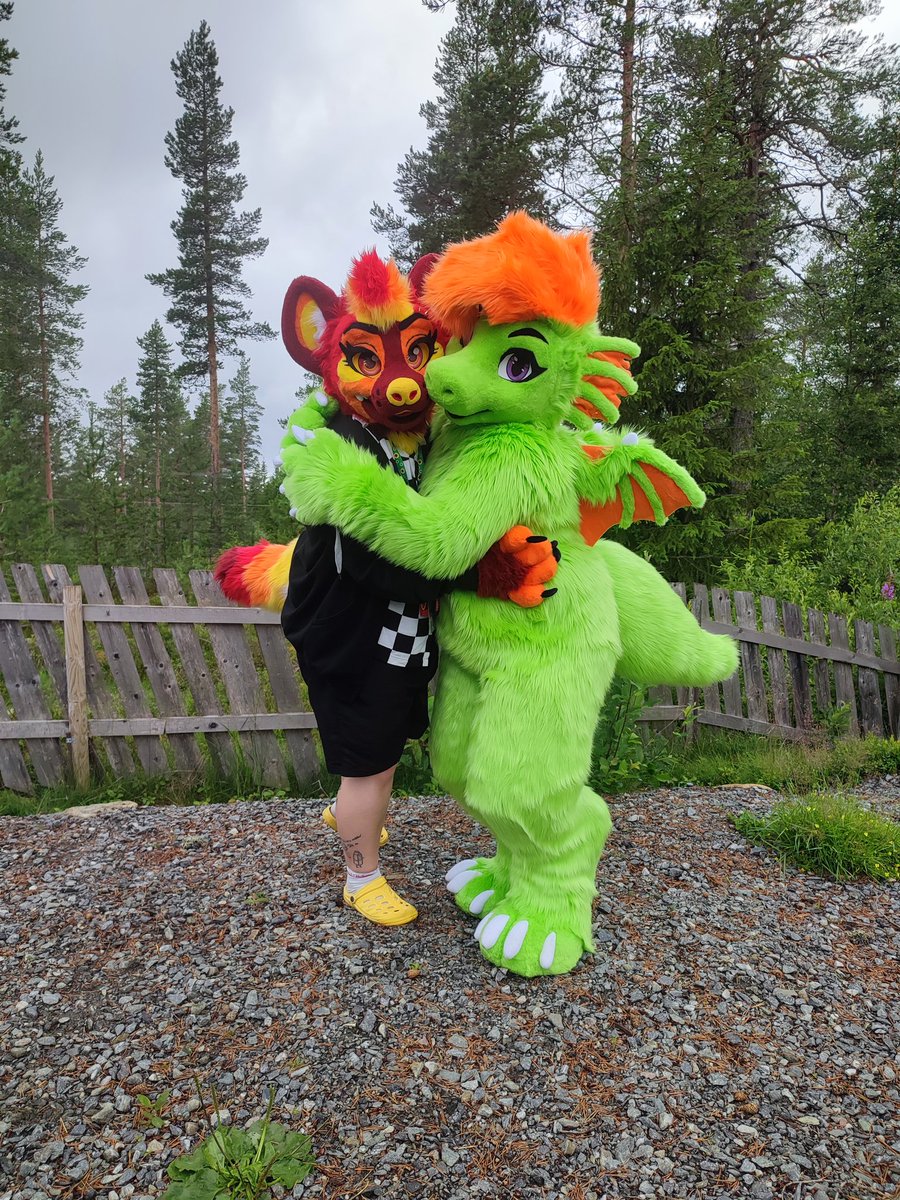 FennecWinnie's tweet photo. I'm gonna post a huuuge #furway post later, but first of all I really need to say Thank you to @AtroxLong for letting me borrow Rhani and get my first proper fursuit experience! It meant so much and you are suc a lovely person! Thank you so so much ❤️🧡💛💚 https://t.co/4s9JZieBEd