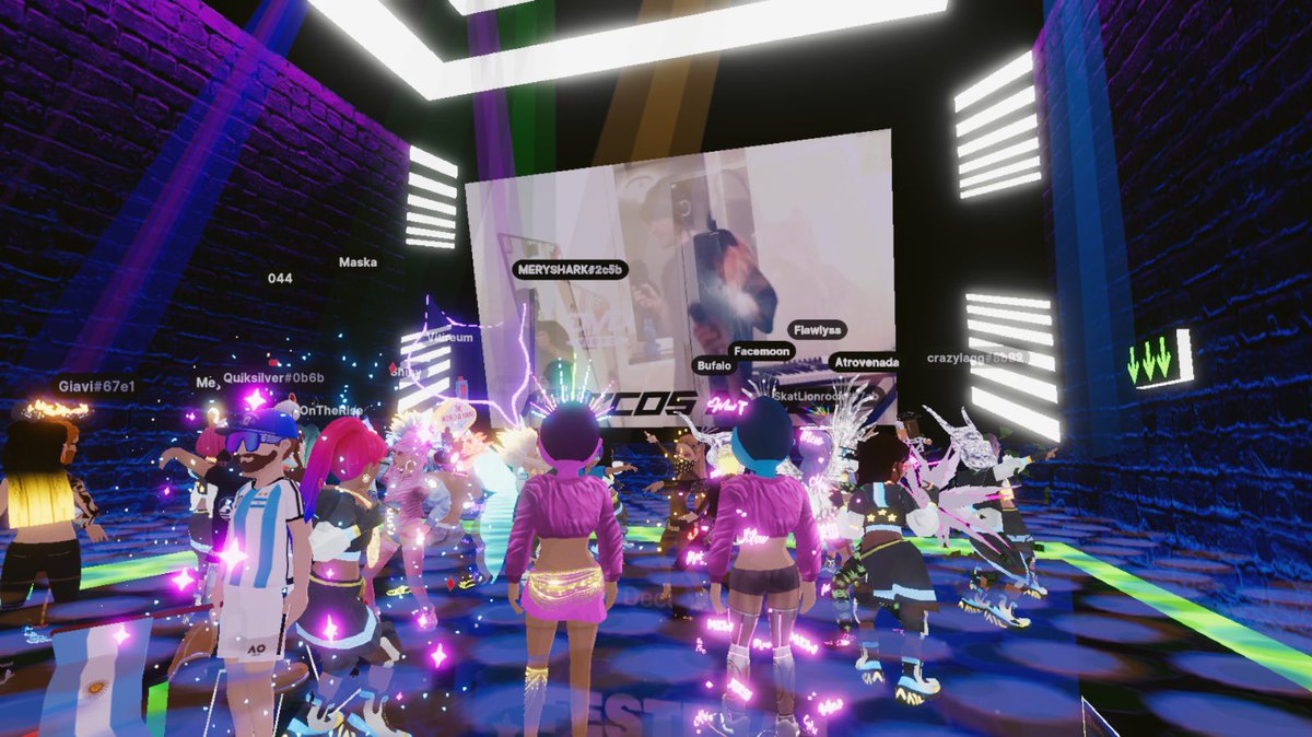 AHORA: 

ACABA DE TERMINAR  <a href="/MarcosNaide/">Marcos Naide 🪽</a> !!

SIGUE: 
<a href="/s0fy____/">s0fyb4dey3s</a> 

FESTIVAL ARGENTO!! 

events.decentraland.org/event/?id=7a5f…