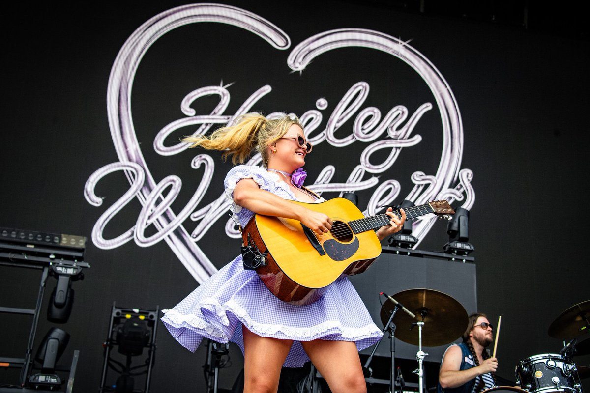 Hailey Whitters tweet media