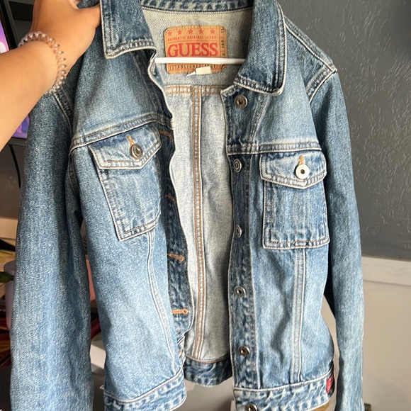 Mitch06250697's tweet photo. So good I had to share! Check out all the items I'm loving on @Poshmarkapp #poshmark #fashion #style #shopmycloset #guess: https://t.co/gRRdo09OO6 https://t.co/ZBtWLohThm