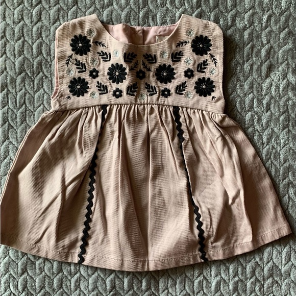 rosegoldrivet's tweet photo. So good I had to share! Check out all the items I'm loving on @Poshmarkapp from @Lunastar3655 #poshmark #fashion #style #shopmycloset #newlook #maggiezoe #zara: https://t.co/sppIjmqN5Y https://t.co/EBqq8YvT4f