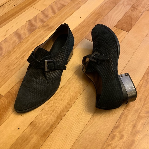scrumble49's tweet photo. So good I had to share! Check out all the items I'm loving on @Poshmarkapp #poshmark #fashion #style #shopmycloset #littleburgundy #costablanca #bedstu: https://t.co/zsfd2P4ddx https://t.co/p7a2N0A0SH