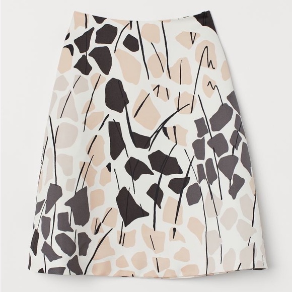 revivals_s's tweet photo. So good I had to share! Check out all the items I'm loving on @Poshmarkapp #poshmark #fashion #style #shopmycloset #altardstate #stevemadden #hm: https://t.co/fHwXjn14Hd https://t.co/FRMj9VBRdM