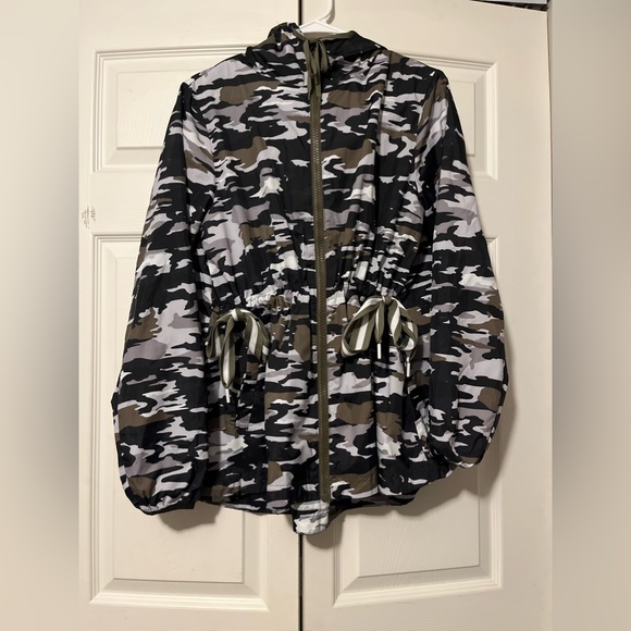 So good I had to share! Check out all the items I'm loving on <a href="/Poshmarkapp/">Poshmark</a> #poshmark #fashion #style #shopmycloset #zara #hm #theupside: posh.mk/3X5grD9xfBb