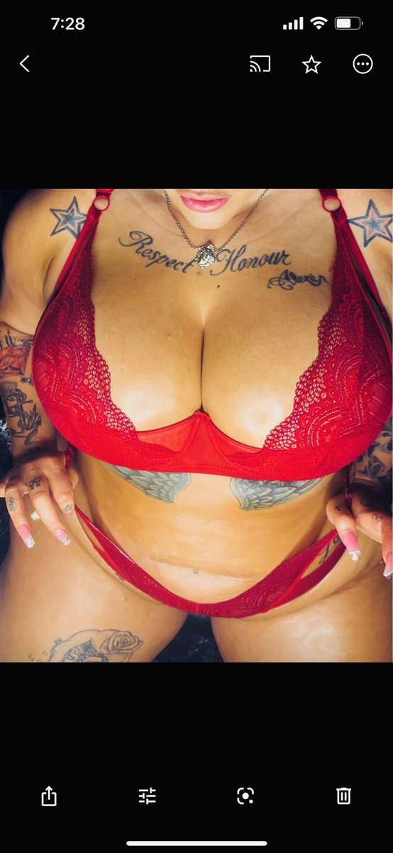 LaylaLux833463's tweet photo. That red 🥵 https://t.co/bISOdTor15