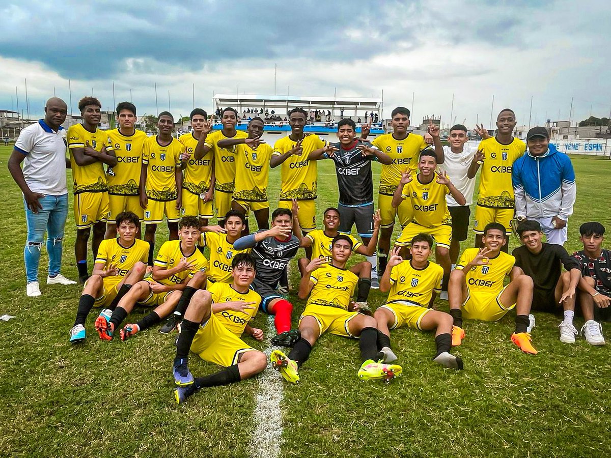 Formativas9Oct's tweet photo. ¡Victoria de los Octubrinos! 👏🏻🇪🇪

Nuestra categoría Sub-17 venció 1️⃣-0️⃣ a @CSEformativas en condición de local, por el torneo nacional. ⚽️🇪🇨

#LaNueveEsperanza
#juntosregresAremos https://t.co/u7Y07RoSEx