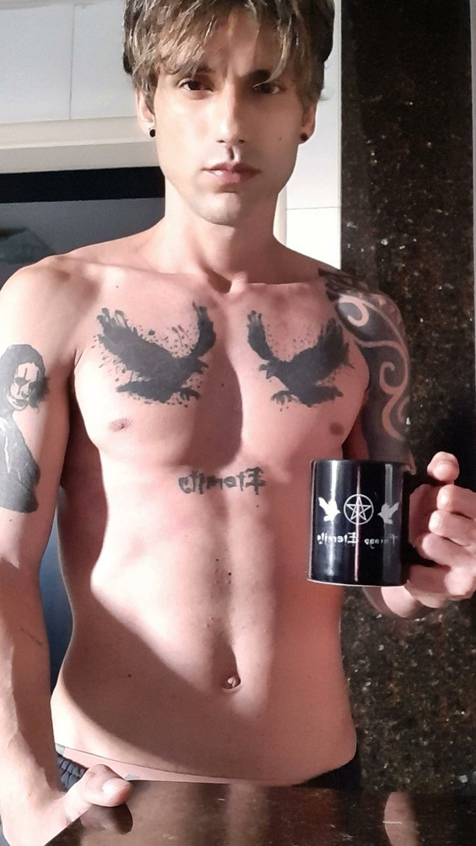 EternityThiago's tweet photo. it's coffee time https://t.co/dmqKudOQmf