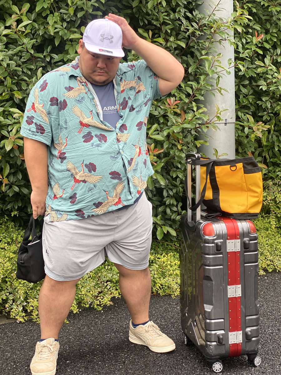 ryusei_araoka's tweet photo. 連休最終日　楽しんじゃってください💪

#僕は毎日撮影でした♪
SUMMER  SEA STUDY TRAINING
夏だ☀️ 海だ🌊　勉強だ📖
荒岡龍星　だ💪
#training
#トレーニング   #荒岡龍星 
#gototheater 
#ryuseiaraoka ＃映画館へ行こう
#サカゼンコーディネート
#サカゼンのアロハ　#ｻｶｾﾞﾝで売ってるよ https://t.co/gqPYUOnzmw