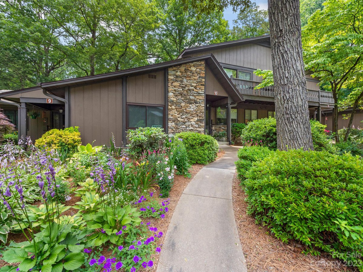 BHHS_LP's tweet image. The long house hunt is finally over. Contact me now for a showing! #homesforsale  cpix.me/l/173737815