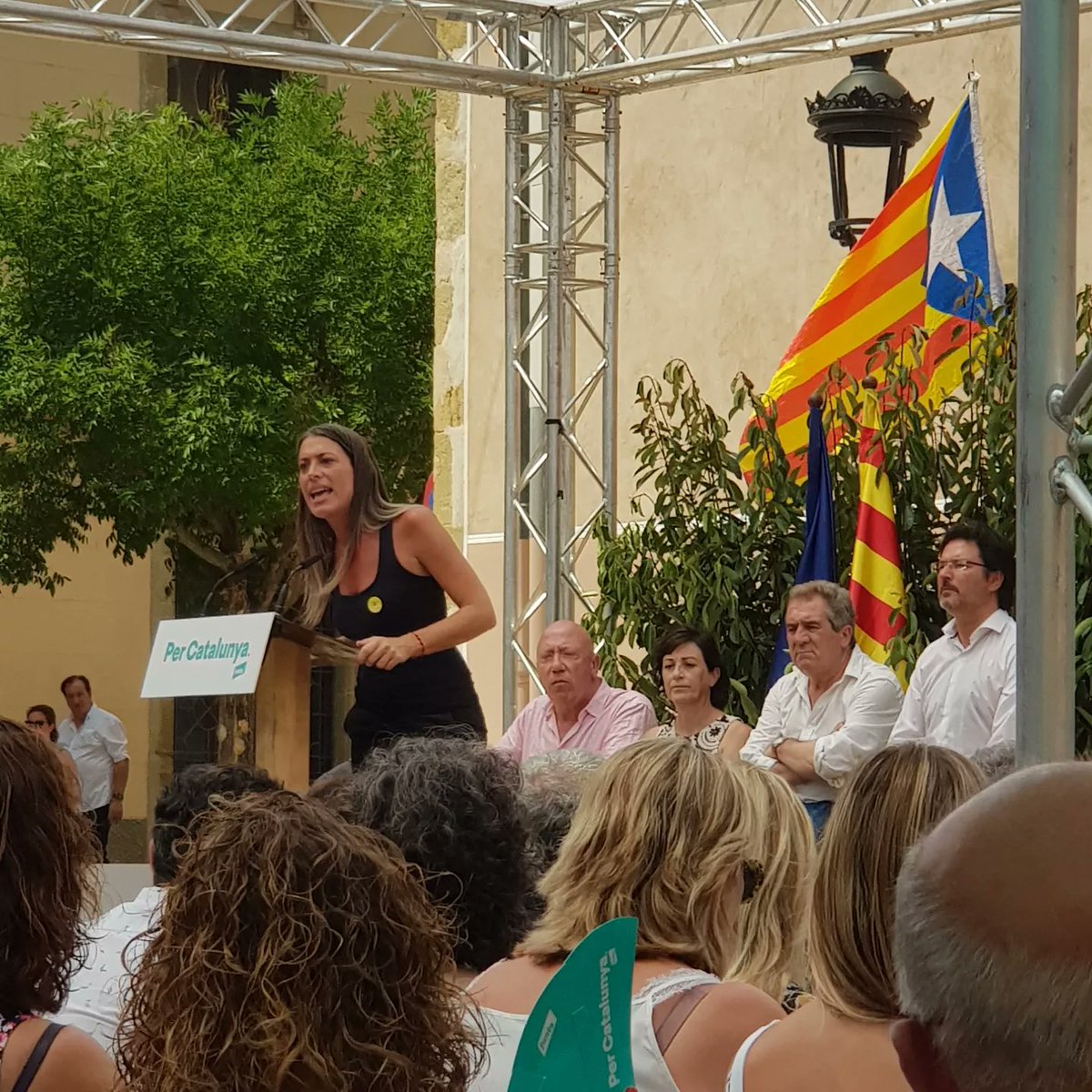 Nuria_Salas's tweet photo. Avui, la plaça del Monestir d'Amer plena de gom a gom a l'acte central de campanya per les eleccions generals del 23J fent costat la @miriamnoguerasM i en @KRLS
#PerCatalunya
#Janihaprou
Vota @JuntsXCat
@JuntsxCatBCN @JuntsxCatMadrid
Visca Catalunya lliure!! https://t.co/0F1R9DByUg