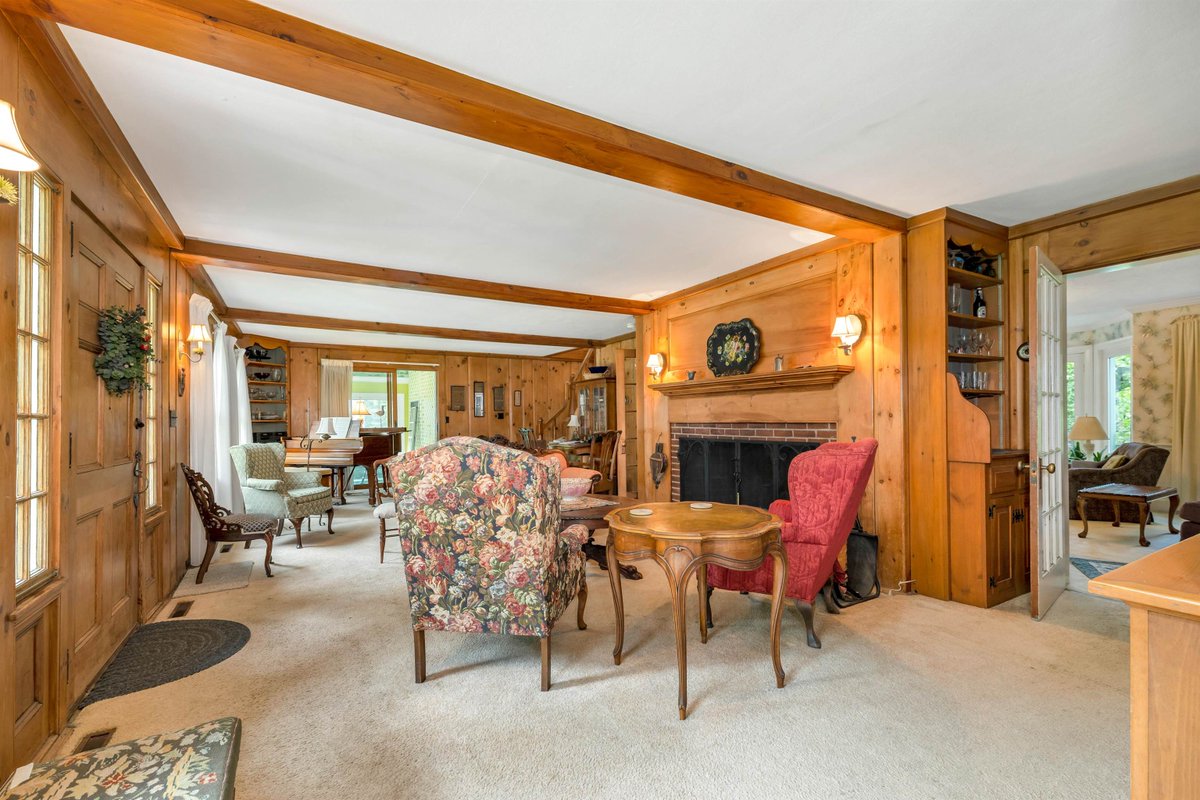 CocoEarlyRE's tweet photo. Take a look at this week's #LuxuryListing! Welcome to a property that blends history with contemporary living. 🗝 ✨

📍 Wolfeboro, NH
3 🛏  |  3 🛁
MORE INFO: https://t.co/C6OwFFNPXg

#wolfeboro #wolfeboronh #nhrealtor #newhampshirerealestate #veranirealty #newhampshirehomes https://t.co/l7kJEohNM6