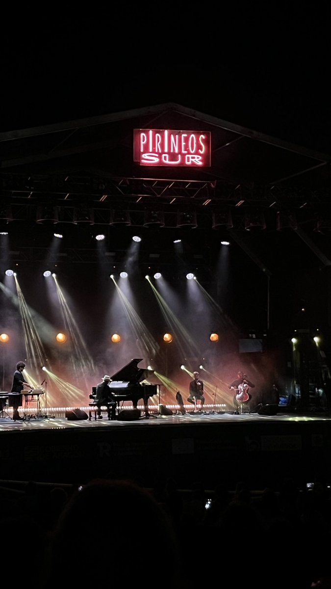 paulaloparte's tweet photo. He estado en el concierto de Ludovico Einaudi. No tengo palabras para describir cómo me he sentido durante dos horas. https://t.co/0J5nGPHYN9