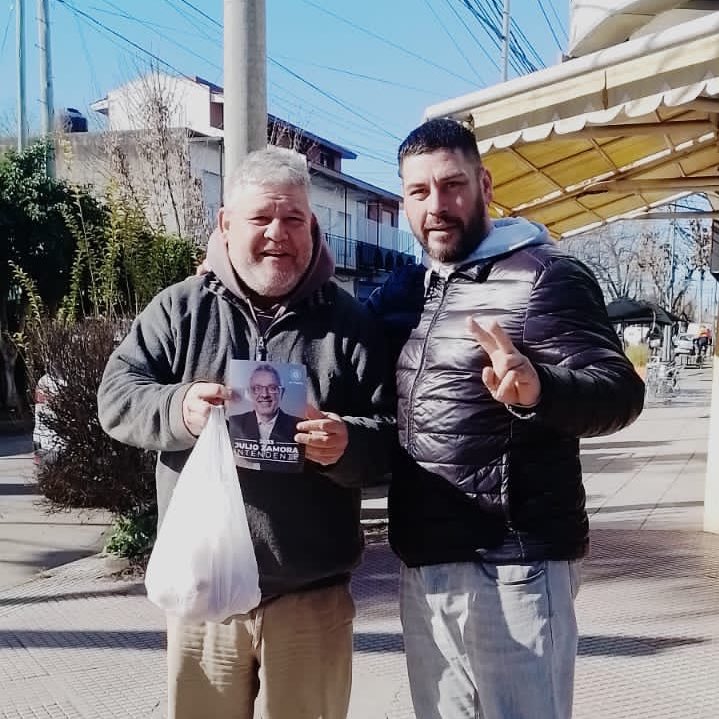 DanielNunez1960's tweet photo. Hoy la militancia de #TalarCentro y #TalatSur informรณ a los vecinos y vecinas sobre los lugares de votaciรณn.
#TigreEsMiVida โฅ๏ธ
@ZamoraJulio Intendente https://t.co/GucrGwFzT5