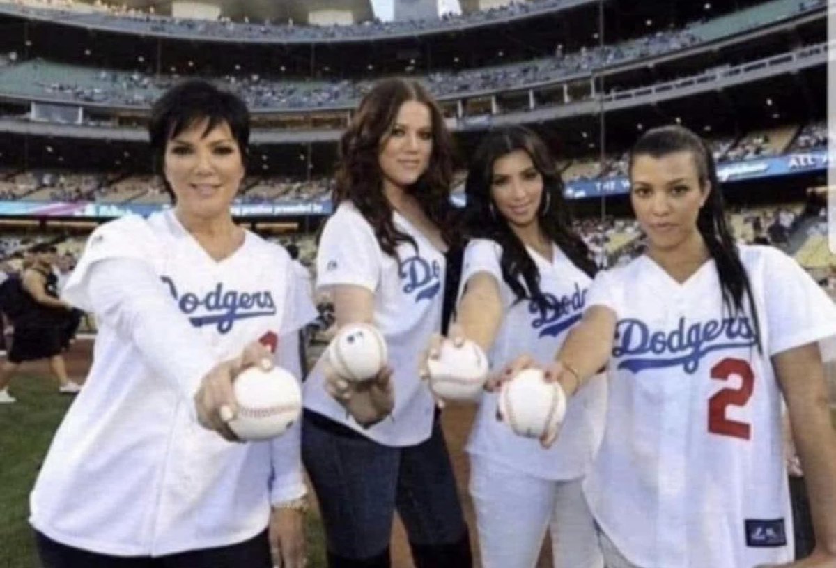 musk_c0mmentary's tweet photo. The Kardashians holding white balls for the first time. https://t.co/xDX3bjiAxR
