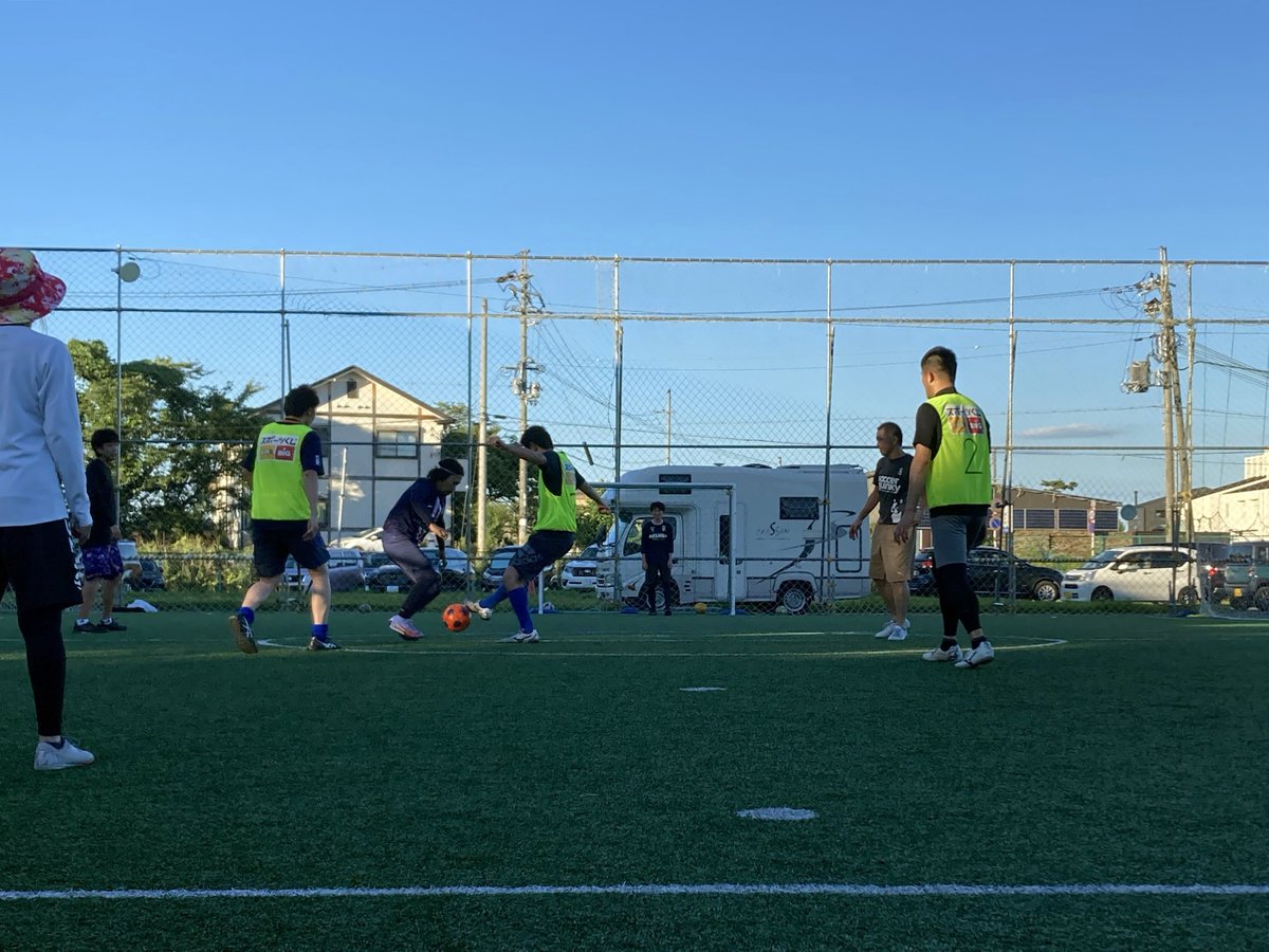 FutsalHirakeru's tweet photo. 昨日のタノサルは、前半は宿泊してくださっている大学の女子フットサル部の皆さまも参加してくださり賑やかに、後半はぎりぎり10名で猛暑のなかくたくたになりながらも楽しくボールを追いました。#フットサル #個サル  #フットサル好きと繋がりたい https://t.co/3LdU7xUX4L