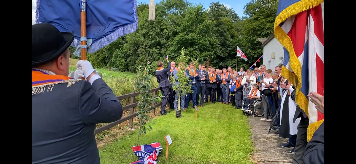 FMTDistOrange's tweet photo. Good turnout today for our final Orange Service of the year at Fardross LOL683. The lodge also took the opportunity to mark the Coronation by planting a tree, assisted by the Grand Master. #Culture @OrangeOrder https://t.co/AV9BEpM5Jd