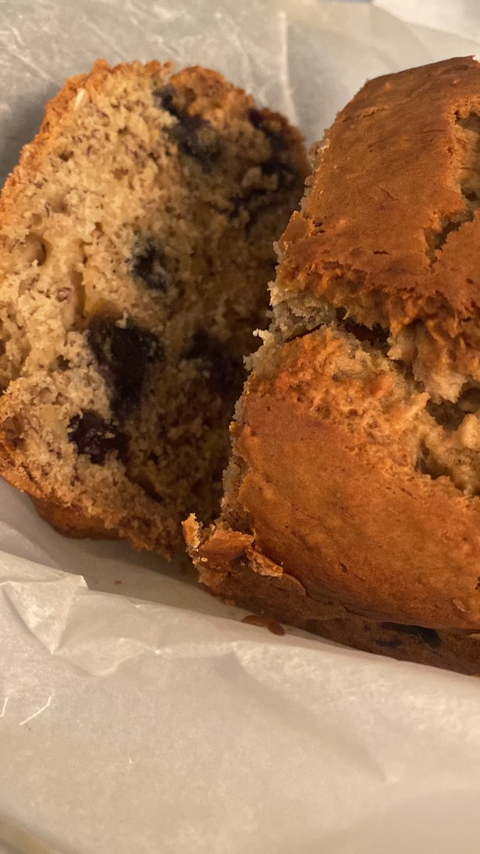 Darren_Gooden's tweet image. Check it out! This banana bread came out great. Added blueberries for a little razzle dazzle. 🫐 #BakingTwitter