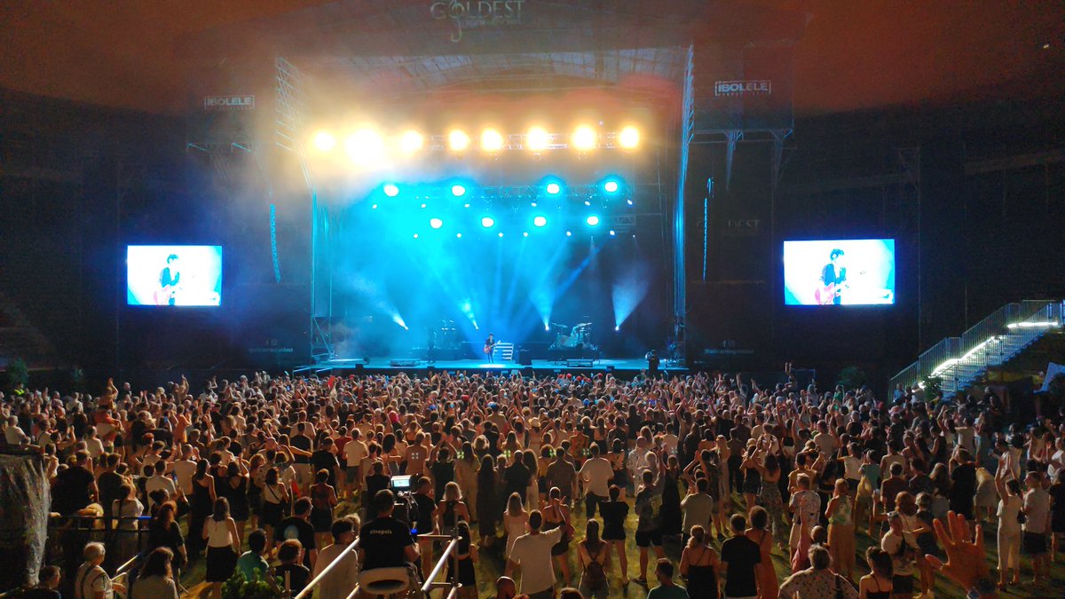 brellet72's tweet photo. Brutal el concert de LP, una meravella 😀 #lpconcert https://t.co/YPkJVPDkyQ