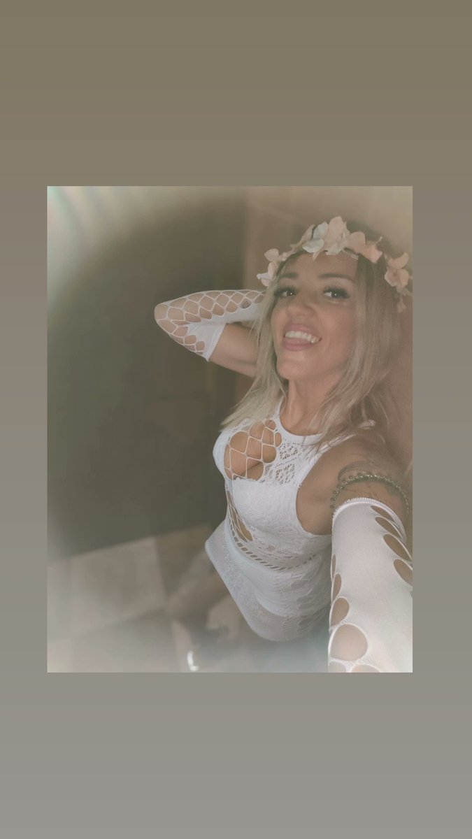 Lady_Cloe8's tweet photo. Chuchos pulgosos ya esta aqui vuestra diosa saqueadora!!! muchos pajeros por aqui y pocos cajeros humanos de verdad! Normal, unos perros muertos de hambres no pueden aspirar a mas....
#findom #femdom #pagafantas  #cajerohumano #sumiso #esclavofinanciero https://t.co/TMgm6Eg3XN