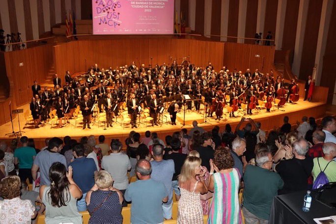 AmparoFolgado's tweet photo. Esta mañana disfrutando de la participación de la @umtorrent en el 135 Concurso Internacional de Bandas Ciutat de Valencia #FentUnio https://t.co/HdEf5Z4v5S