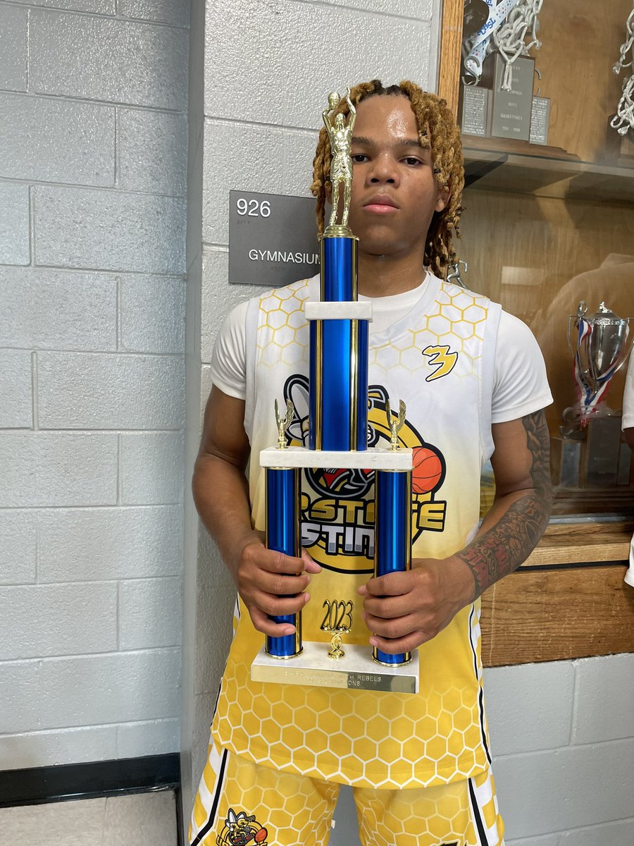 This GUARD often gets underestimated.This weekend Dashawn had 70 points between 4 games with Upstate Sting AAU in Columbia.1st Place Champions. All around player, he can do it all. Don’t let his size fool you. The players he defended were at least a foot taller than him.