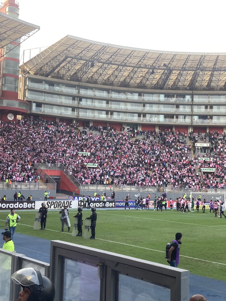 Langelmarquez's tweet photo. Sport Boys 1 - 0 Alianza Lima 

Lima se pintó de rosado y poco a poco va despertando un grande https://t.co/1gfE0mR4JJ