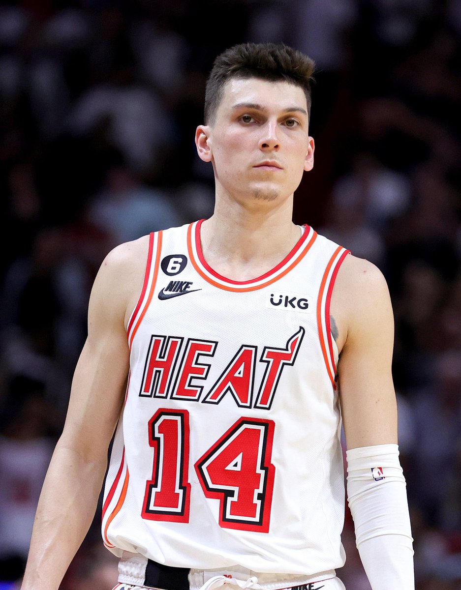 TheDunkCentral's tweet image. Heat insider @GregSylvander predicts what a final trade package for Damian Lillard would look like: 

Tyler Herro 
Duncan Robinson 
Nikola Jovic 
First-round pick 
First-round pick 
First-round pick 
First-round pick 
First-round pick swap 
First-round pick swap 
First-round pick…