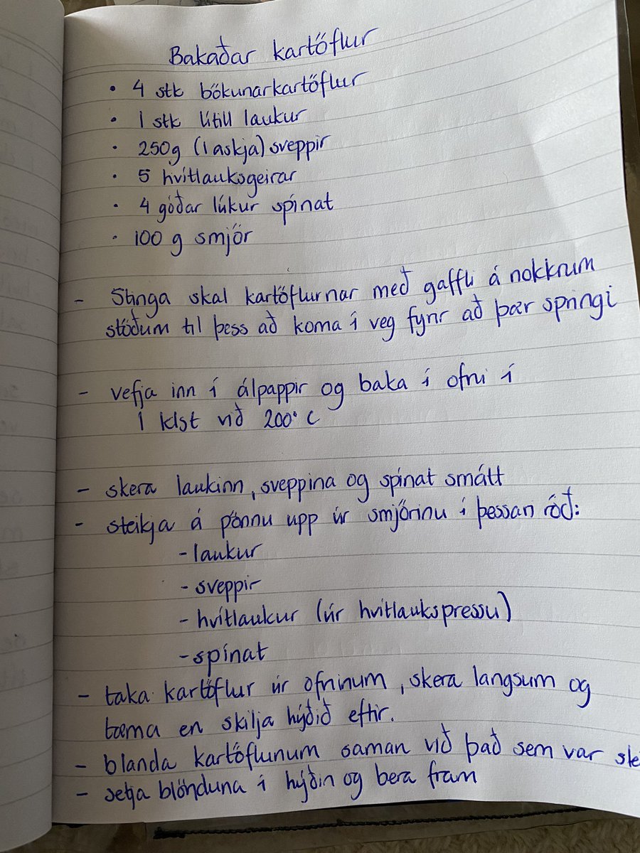 Ég er þekktur hamfarakokkur en eftir eldsmennsku kvöldsins er ég vandræðilega stolt af uppskrift sem ég setti sjálf saman. Bakaðar kartöflur a la Rakel værsego